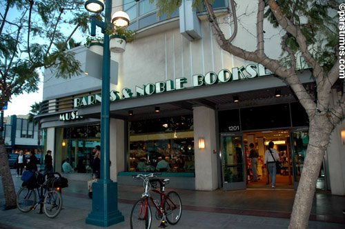 Kevin Roderick On Twitter Barnes Noble On 3rd Street Promenade