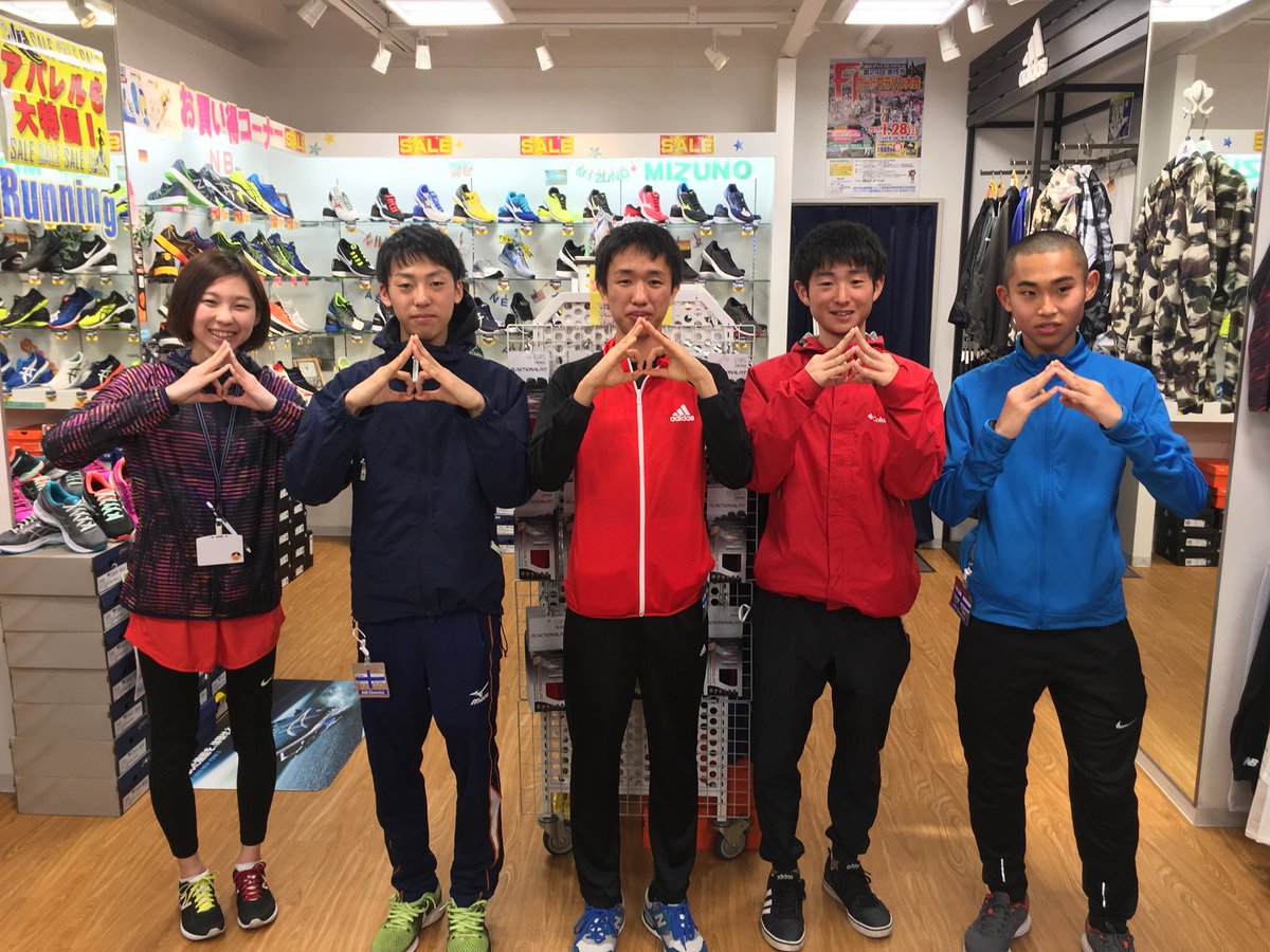ステップスポーツ広島店 都道府県駅伝 山形県代表 昨日に引き続き 都道府県代表チーム第3号は 山形県代表チーム 手のポーズは山形の名物さくらんぼ 県最高順位を目指して頑張って下さい スタッフ一同応援しております ステップ