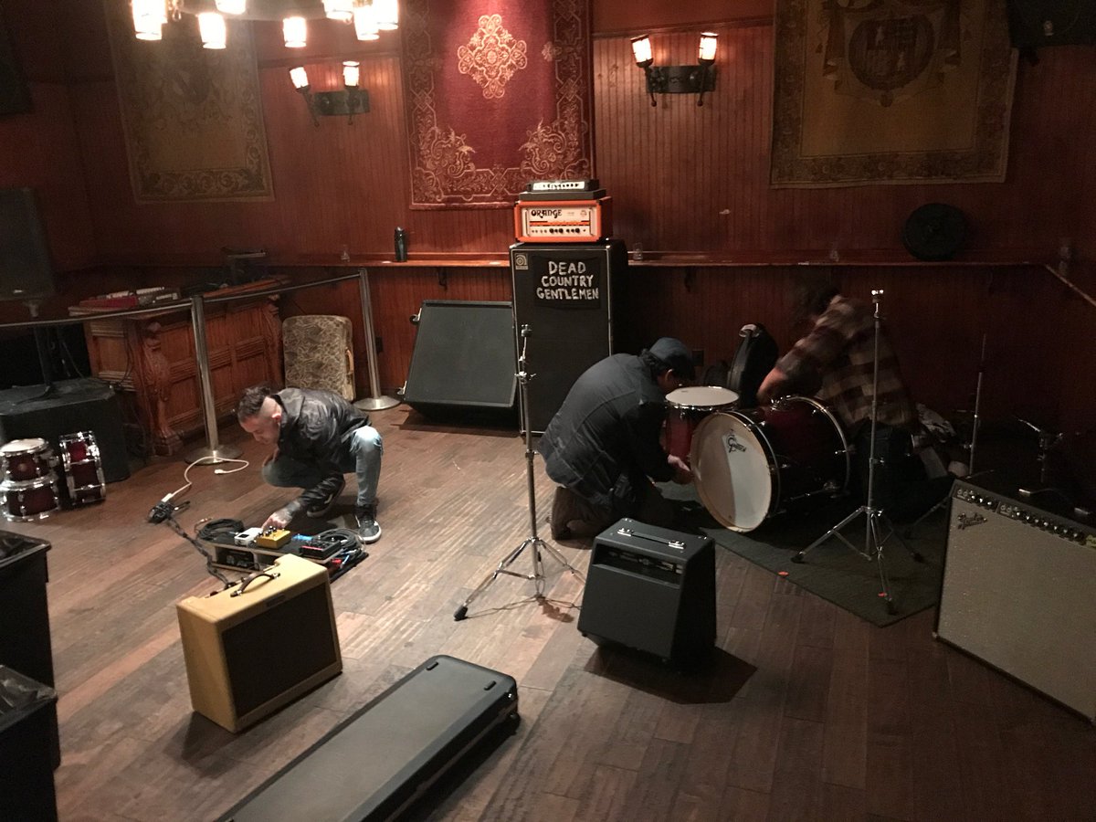 kynfmusic's tweet photo. We hit the stage in an hour with @DeadGents. Get down here now. #kynfmusic #kynf #lasvegas #localmusic #livemusic #dtlv https://t.co/2gpTxoU62r