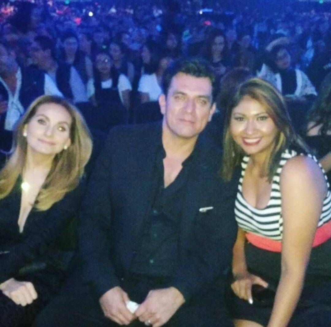 AlvarezTeamRO's tweet photo. #ElizabethAlvarez #JorgeSalinas #PuroAmor 😍❤💑 https://t.co/TvUNC0VosD
