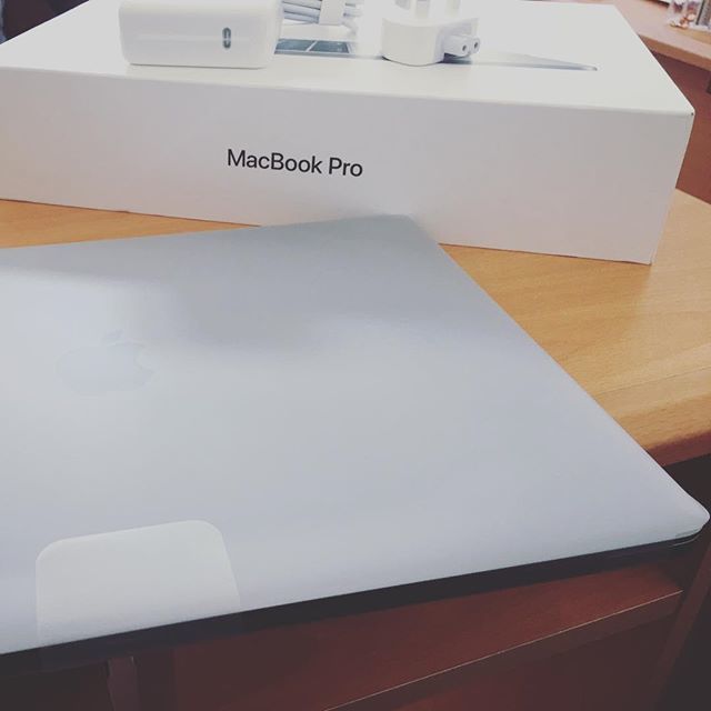 realmau5's tweet image. Hello beauty ❤️ #newgadgets #applefamily #macbookpro2017 ift.tt/2mIolM1