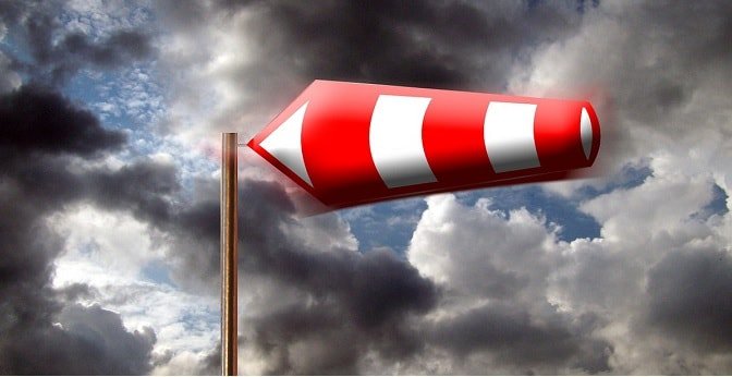 scootmobielweb's tweet image. #Westerstorm trekt over Nederland. 11 #tips veilig #scootmobiel rijden bij stormachtig #weer. Maar, hoeft u de deur niet uit? Blijf dan thuis. ow.ly/PPAt30hQ8QB