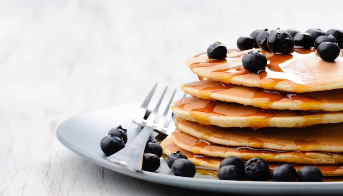View94LDN's tweet photo. The fluffy #pancakes from our #Brunch menu are absolutely delightful.. Not into #blueberries? Not a problem! We have loads of toppings to choose from! Come try them for yourself! We open from 9.30am. #View94 #Putney #Wandsworth #Breakfast https://t.co/n5NaevKEn0