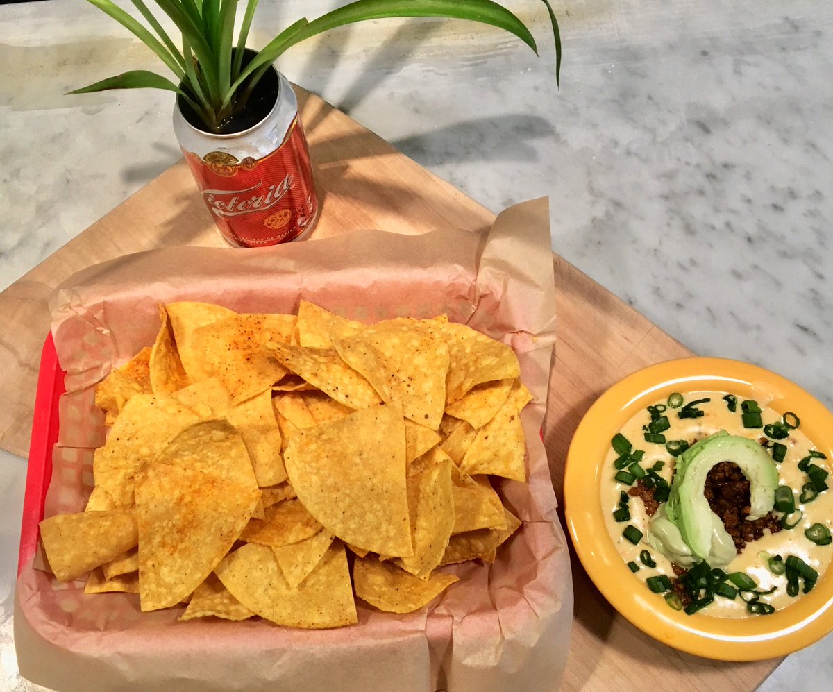 StellaTacoPDX's tweet photo. February Queso Special for your dipping pleasure 🔥 Spiced Chorizo plus Creamy Avocado and Dollup of Avocado Sour Cream for good measure #dipaway #inquesoemergency #pdxeats #eeeeats #instapics #portland #queso #eaterpdx https://t.co/3jXnsfAoQA