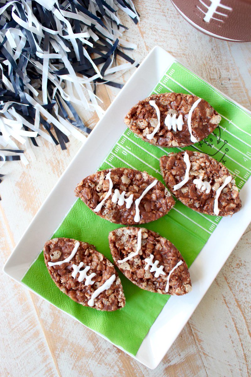 Whitney_Bond's tweet photo. Nutella Rice Krispie Treats are a #Superbowl party MUST-MAKE! https://t.co/BosVa8LUty https://t.co/P883eTkk05