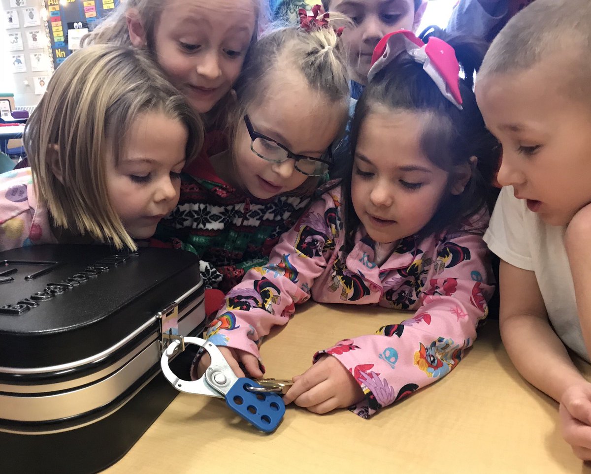 Olsen_BH's tweet photo. We used @breakoutEDU to wake @PuxatonyPhil from hibernation! ❄️ or 🌷? #earlyspringplease #BHsailors https://t.co/dnQ7QKAocS