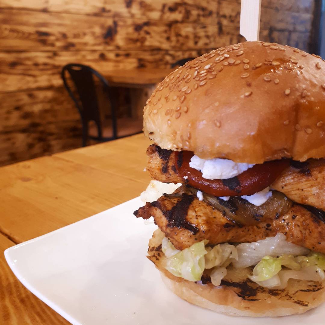 TBBHamilton's tweet image. Charbroiled chicken breast, roasted peppers, and a smattering of goat cheese. 
Could you ask for a more iconic trio?

#TwistBB #TwistBurgerBar 
#hamont #hamontfoodie #hamontfood #hamontfoodies #myhamilton #eatlocal #foodie #instafoodie #hamonteats #foodporn #hamiltonfood