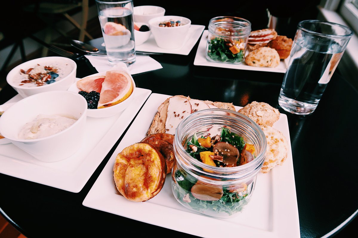 hollyhabeck's tweet photo. Have ya'll seen my review of @LarkHotels Newport gem, Gilded yet? It's GORG! Check out all the pics here >>> https://t.co/OjfnGDfjbi || #onalark @DscvrNewport #NPTrightnow || #travel #travelblogger #hotelreview https://t.co/6NHPapT6f1