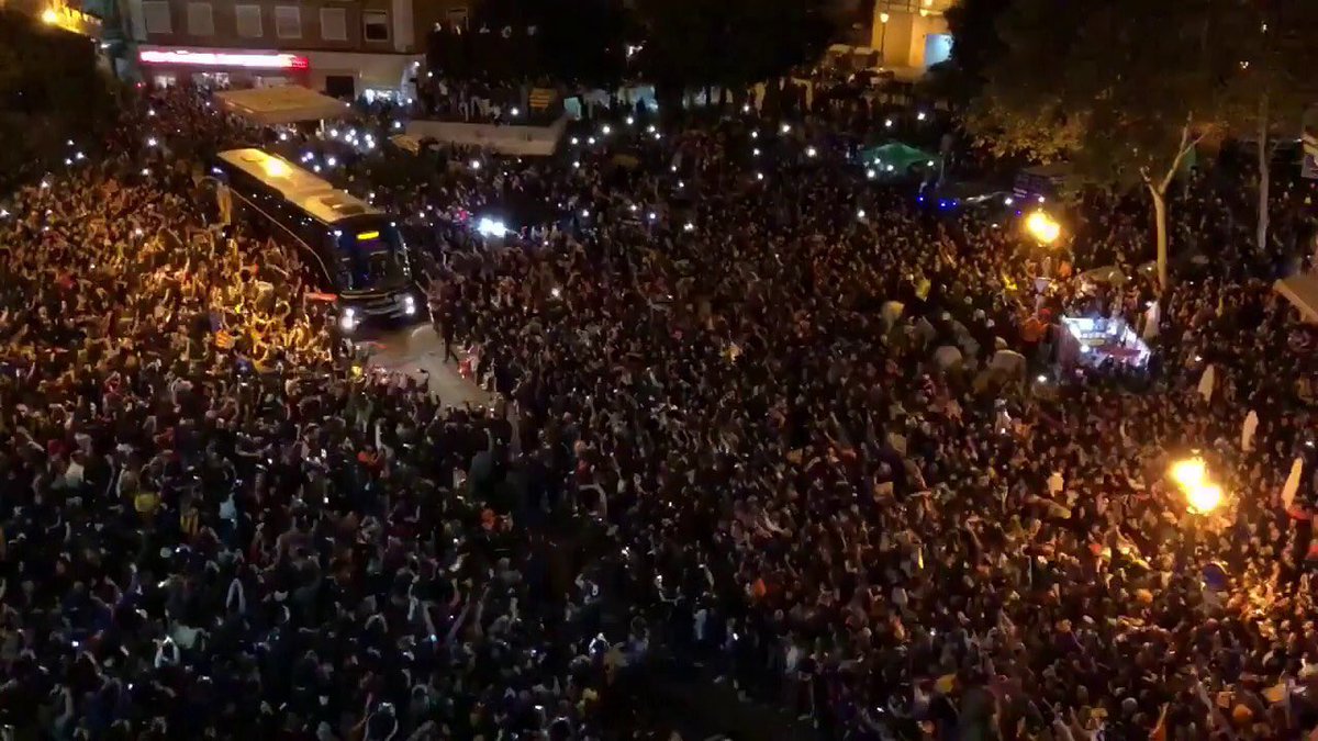 carlosVcf77's tweet photo. Sigo soñando, nos espera una gran noche. 🏆💪 Amunt @valenciacf https://t.co/b8pel8PsVu