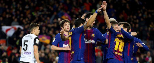 footballespana_'s tweet photo. FT: Barcelona 1-0 Valencia - Suarez's second-half header decides a drab encounter https://t.co/TEf5E1JDzo #FCBVCF #BARvVAL #BarcaValencia #CopaDelRey #LaCopa https://t.co/ODFSzyOZui