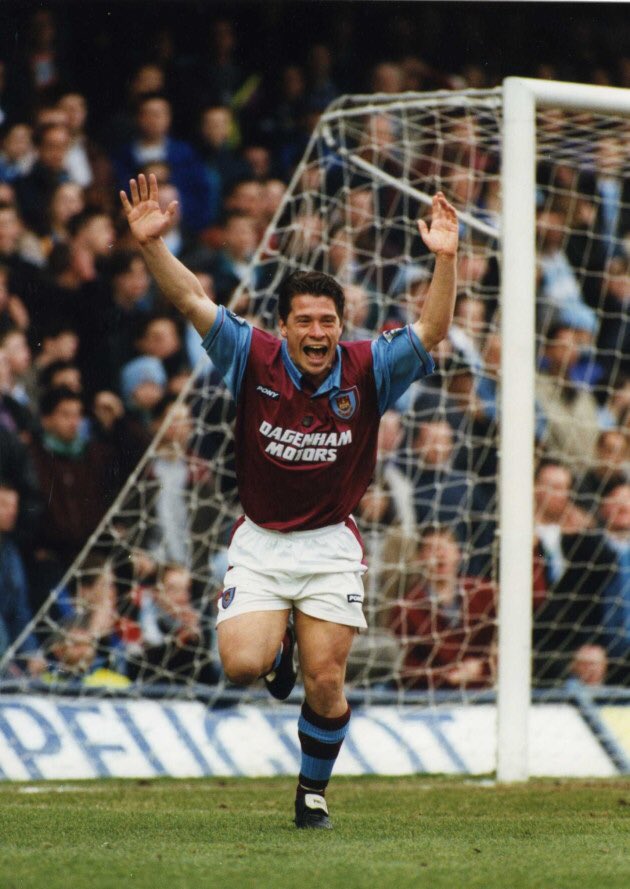 Round 3: Battle of the West Ham Greats. 

Both players in their Prime. Who was the better Forward?

🔄 for Paolo Di Canio
❤️ for Tony Cottee