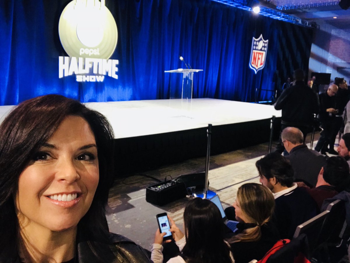 Meg Oliver On Twitter Waiting For Jtimberlake To Take The Stage Superbowl Cbsnews Cbsnewspath