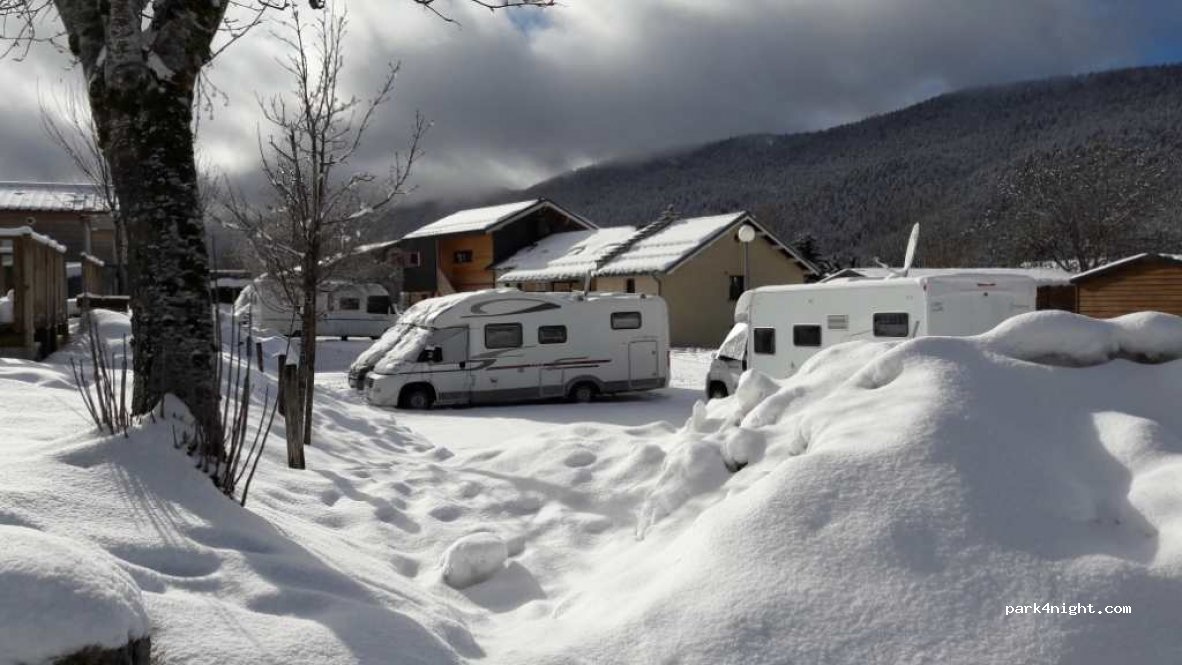 Les camping-cars sous la neige aussi en France 👌⛰️
park4night.com/lieu/13054/cam…
#park4night #France #Isere #nature #camping #tourism #winter #view #travel #nature #campingcar #campervan #camper #motorhome #autocaravanas #vanlife #vanlifer #worldismygarden #van #roadtrip