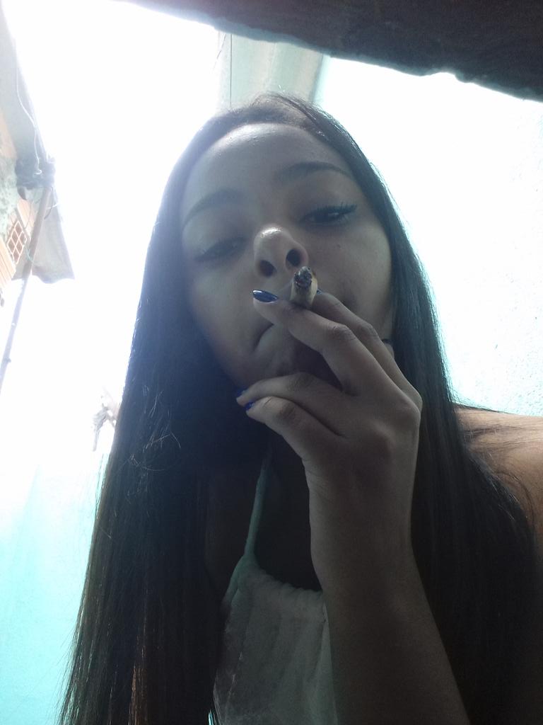 _winxss's tweet photo. O verdadeiro crime é roubar a brisa https://t.co/cyTcwCfNBd