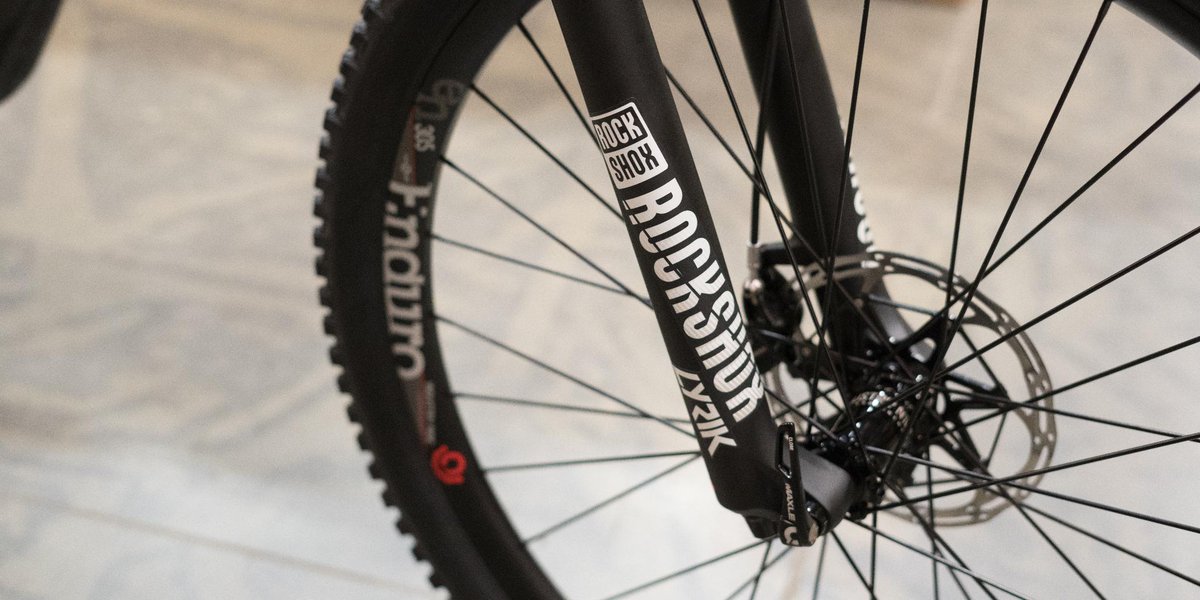 CompCyclist's tweet photo. The Wreckoning from @Evil_Bikes is built to wreck trails. Bully them into submission. It just goes, leaving nothing but broken trails and crushed dreams in its shuttle-lap wake. #ccbikeoftheweek
@RockShox @SRAMmtb @Industry_Nine @raceface604
https://t.co/EQGqTiW5Hi https://t.co/kEoyQQLyLt