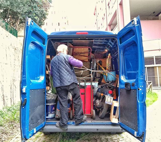 FedeMa's tweet photo. "Un romano che lascia Roma non emigra, va a controlla' 'e colonie" 🚛
#igersroma #igerslazio #igersitalia #versosud #pugliando #moving #neverstop #romamia #noidiroma #aforismiromani #followyourdream #change #challenge #growingup #truck #life #loves_u… https://t.co/Sc0napcWXF https://t.co/qwYJl52s60