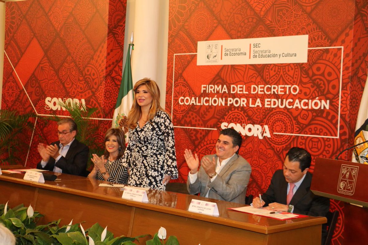 ClaudiaPavlovic's tweet photo. Queremos jóvenes preparados en un mundo globalizado, con educación que no esté sujeta a los andamiajes políticos, sino que tenga la supervisión necesaria para mantener su calidad lo cual se garantiza con la Coalición por la Educación. https://t.co/i6ooU58XCL