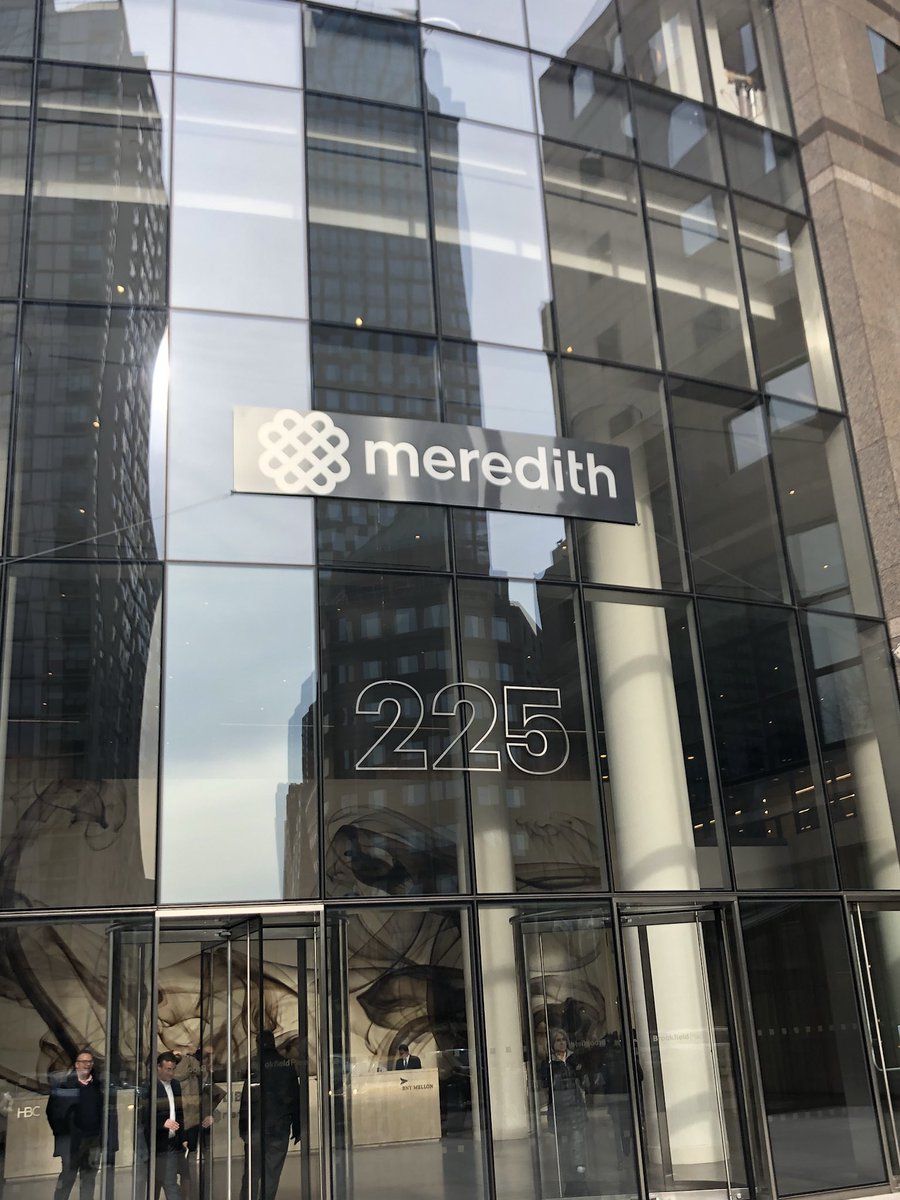nicomaounis's tweet image. And overnight all TIME Inc logos and signage disappeared and replaced with Meredith. Just like that...The end of an era...#TIMEinc #Meredith