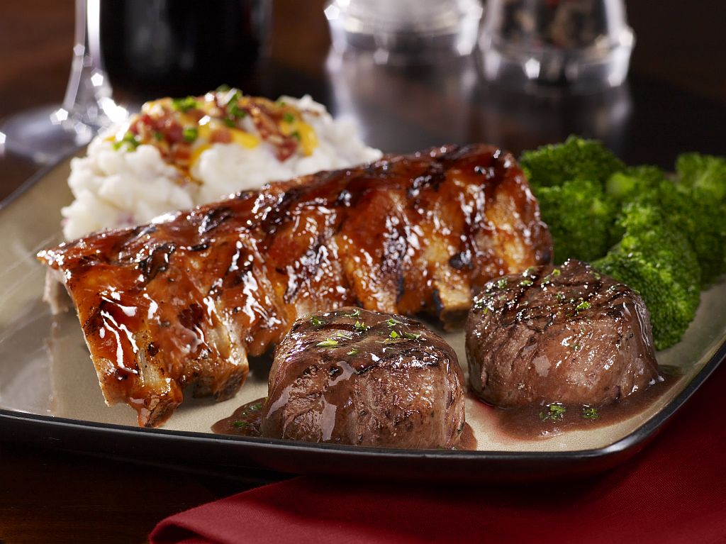 TonyRomasAB's tweet photo. This is the stuff that legends are made of. The finest pork, beef and lamb ribs, richly seasoned with select spices, slow-smoked to mouthwatering perfection. https://t.co/4anms3UmcH