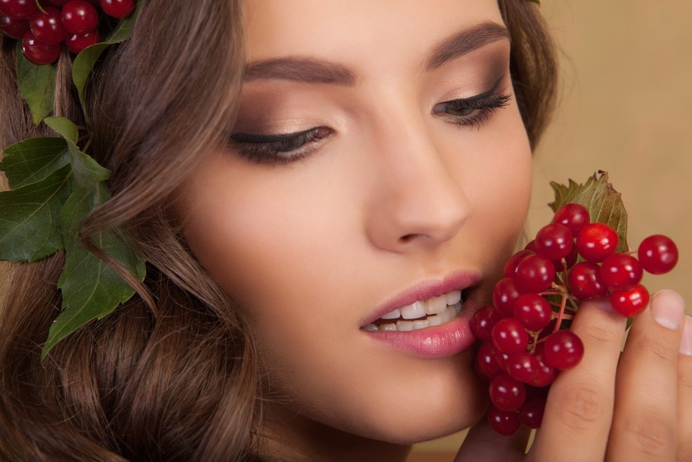 wikijuices's tweet photo. #CranberryJuice offer protection against tooth cavities. This is because it interferes with the formation of Streptococcus mutans on the surface of your teeth, thus preventing the formation on plaque that causes cavities. https://t.co/meUBKWuh71 https://t.co/QV6GcdU0tQ