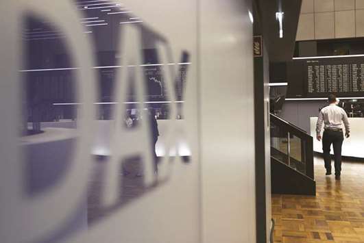 GulfTimes_QATAR's tweet image. #Europeanstock markets slump; dollar stumbles  gulf-times.com/story/580196