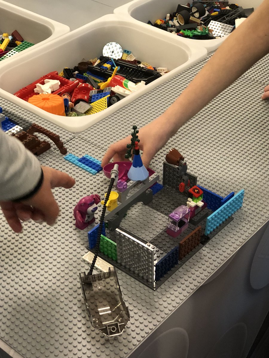holly35c's tweet photo. Mrs. Suchar and Mrs. Nicastro’s students demonstrating “setting” from one of their stories in Language Arts https://t.co/TXWPiFo1Ox