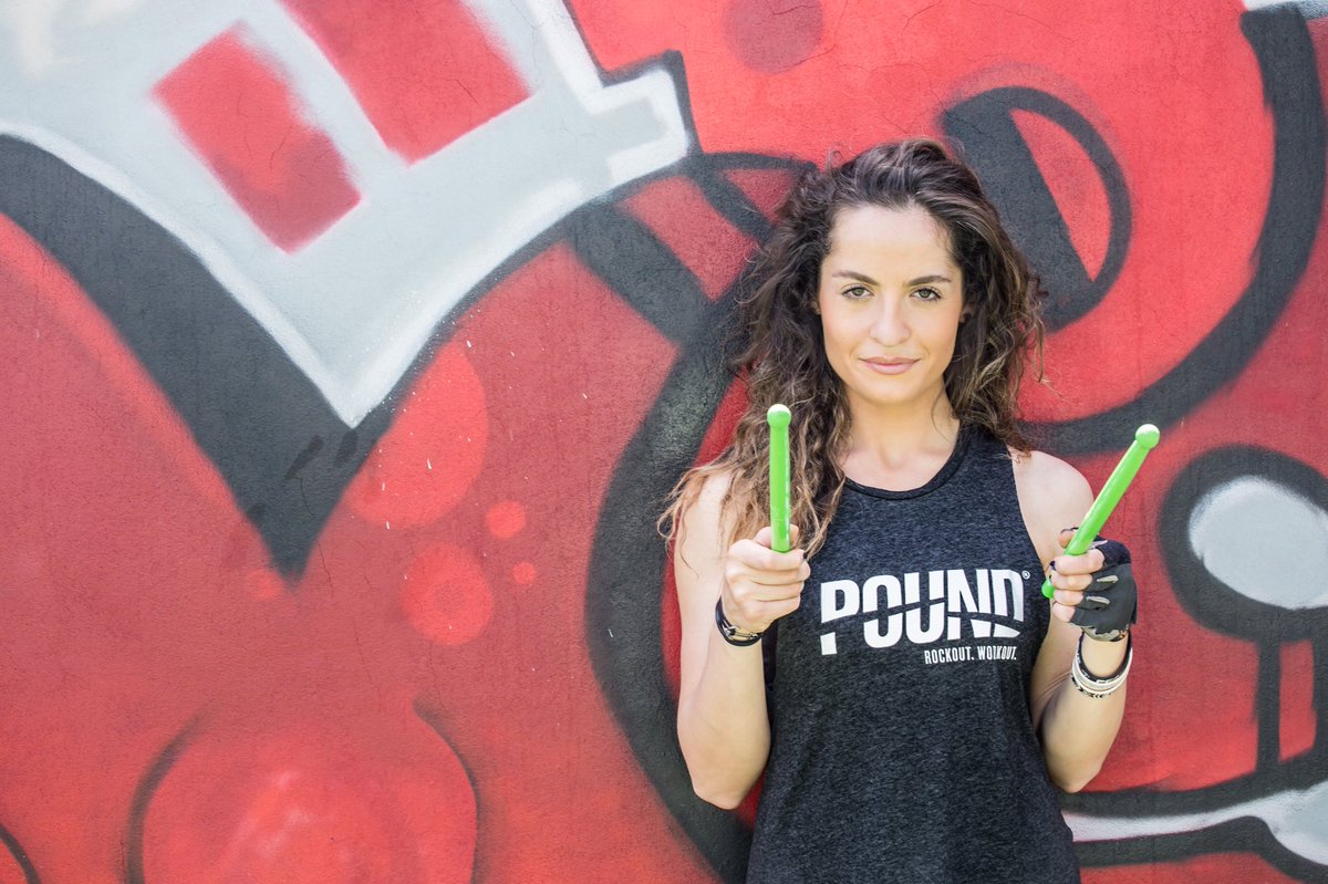 ritamitri's tweet photo. STRIKE like a drummer
ROCK it like a rockstar๐ค๐ป MAKE NOISE like a Pound pro โก๏ธ #rebelwithacause and Join the #sweatdripping #rockoutworkout @POUNDfit #fullbodyworkout #squats #muscleconditioning #strengthtraining #poundwithrm #ritamitri Pound pro from ๐ฑ๐ง https://t.co/ri4l7OdUbr