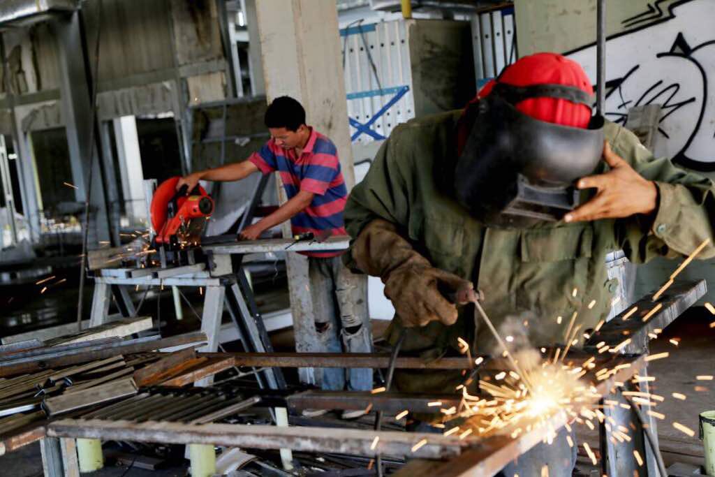 HUAL_IVSS's tweet photo. #ReporteIVSS 229 obras en Centros de Salud a nivel nacional se rehabilitan para tener mejor infraestructura y garantizar atención al pueblo #SomosSalud
#ActaDeAvanceParaElAcuerdo
@NicolasMaduro @TareckPSUV @LuisLopezPSUV https://t.co/d3yzXYEs7U