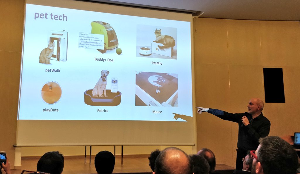 Dlalande75's tweet photo. #RetourCES2018 La #PetTech pour tous les animaux de compagnie : nourriture personnalisée, suivi du poids/ panière connectée, diagnostic de #Sante, #robot de compagnie... #innovation ou pas ?!? 😁 Cc @AValentinSmith https://t.co/E4K5sZLBDp