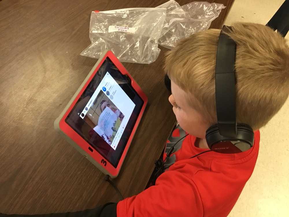 SnyderHornets's tweet photo. Enjoying #worldreadaloudday with @Flipgrid videos with our reading buddies, reading to Kindergarteners, and reading to our classmates #cehornets #hornetsr2 #14DaysOfValenTech https://t.co/JJXWPESqJF