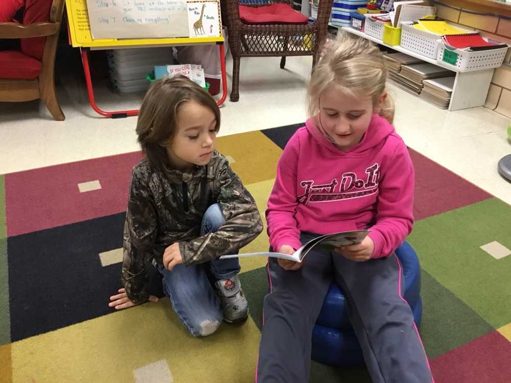 SnyderHornets's tweet photo. Enjoying #worldreadaloudday with @Flipgrid videos with our reading buddies, reading to Kindergarteners, and reading to our classmates #cehornets #hornetsr2 #14DaysOfValenTech https://t.co/JJXWPESqJF