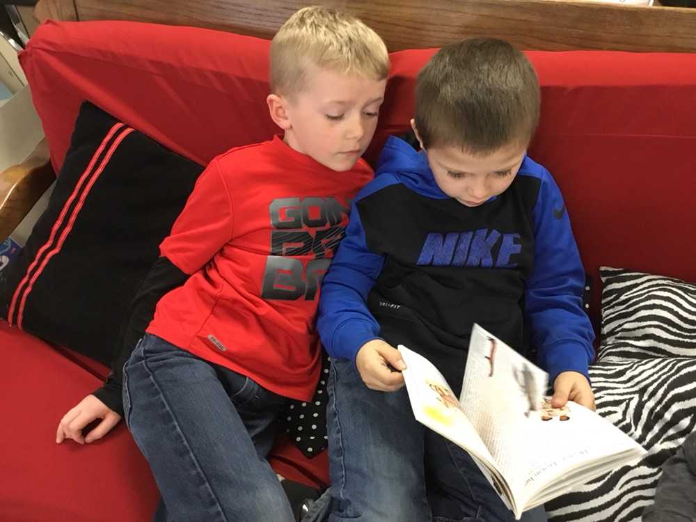 SnyderHornets's tweet photo. Enjoying #worldreadaloudday with @Flipgrid videos with our reading buddies, reading to Kindergarteners, and reading to our classmates #cehornets #hornetsr2 #14DaysOfValenTech https://t.co/JJXWPESqJF