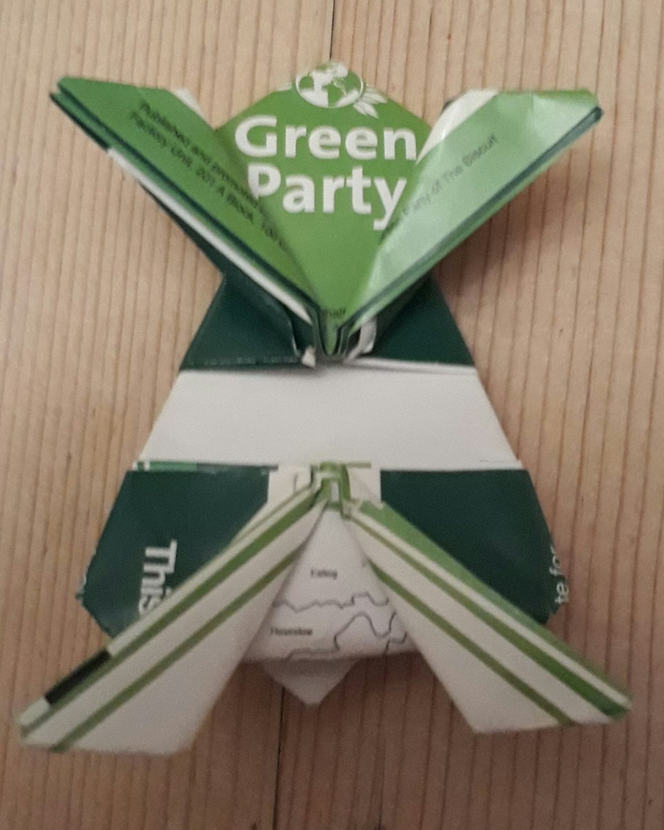 KingstonGreenUK's tweet photo. Many leaflets are folded in different ways... to get your attention!

Take the Leap and go green..🐸

#OneGreenMakesaDifference

#Kingston https://t.co/6Nt8nAvvGe