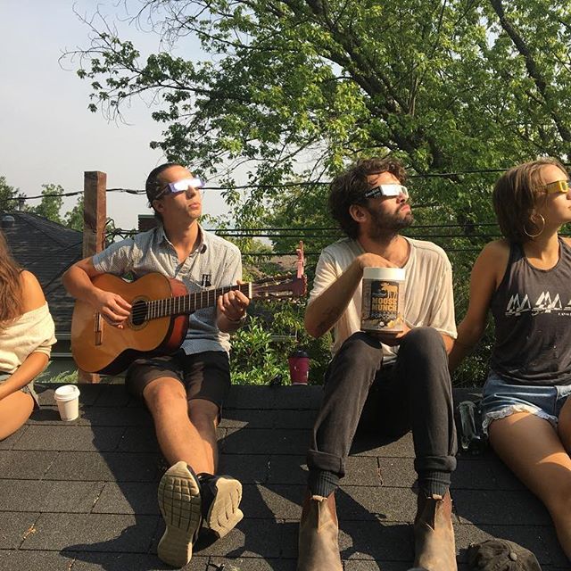 MooseMunch's tweet photo. #ThrowbackThursday to last summer's #OregonEclipse. #TBT https://t.co/QJjj7pOiWo