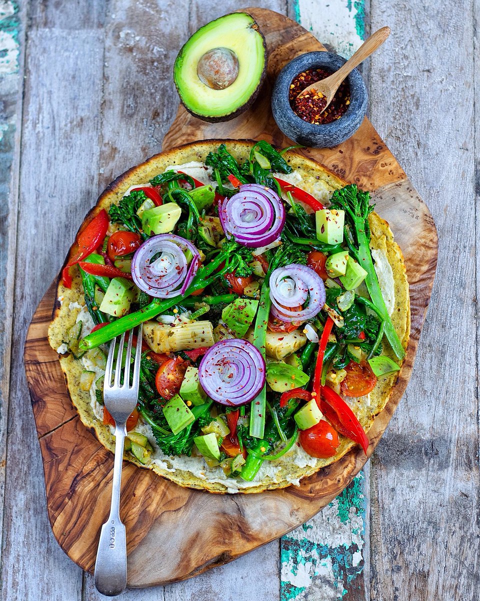 #TBT to this Healthy One-Pan Wrapizza I created last year!

Recipe 👉  healthylivingjames.co.uk/healthy-one-pa…

It’s so versatile with what you can top it with. I actually made this for lunch today so check my Instagram stories to see what I topped it with 🌯🍕