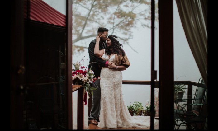 SimplyElope's tweet image. OnTheBlog Valencia and Raymon #Elope! &amp;lt;3

On a beautiful day in November, Valencia and Raymon exchange vows in a heartwarming ceremony at the @Scatterridge in Gatlinburg, Tennessee.

Photography by @HalkettPhoto 
simplyelope.com/true-romance-v…