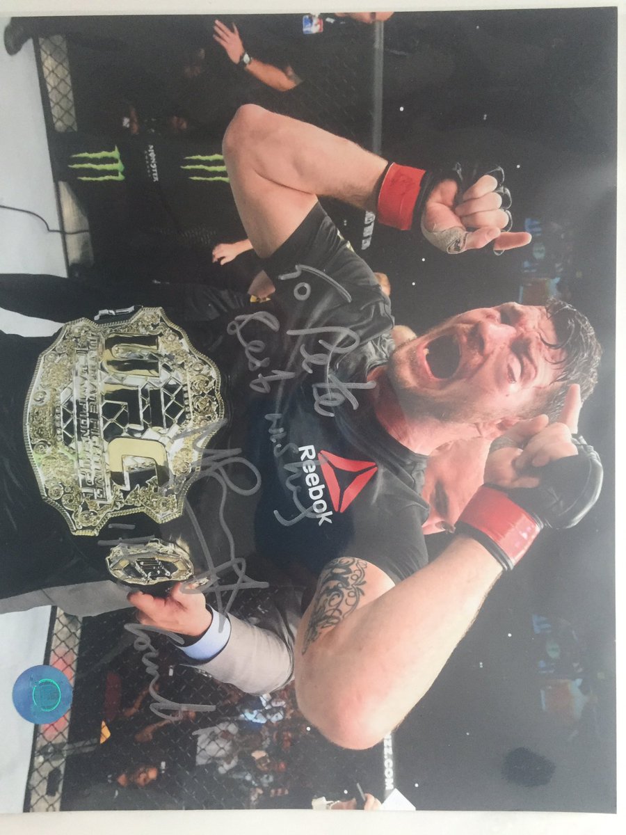 Thanks for the autograph eh! Except best wishes??? Kind soft shit is that! Expecting "fuck off" atleast 🤙 #countdown #UFClondon