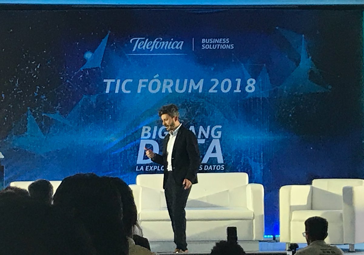 Iniciando la sesión de ponencias en el #TICForum2018 con <a href="/charlievayas/">Charlie Vayas</a> y el tema de BigData y la nueva revolución del conocimiento digital.