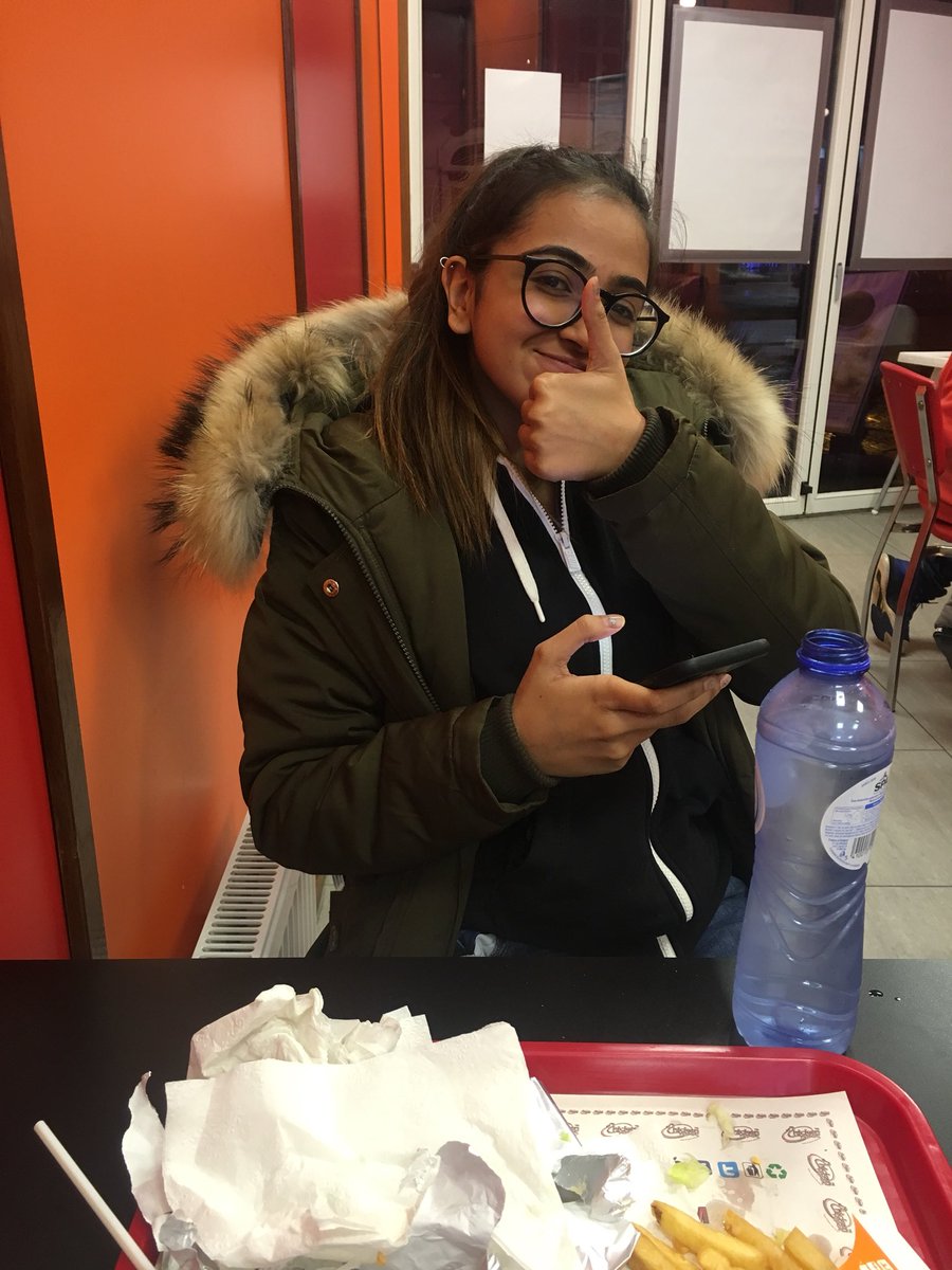 zameena_14's tweet photo. Chicken spot = happy spot
Trying a new cuisine around the block #ISTmun18 https://t.co/PTs2Ck0iDy