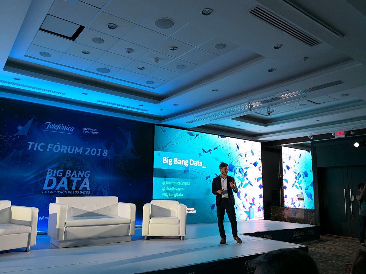 #AEstaHora <a href="/charlievayas/">Charlie Vayas</a> de @TelefonicaEmpCA brinda su ponencia en #TICForum2018 #Technology #Business #BigData #AI