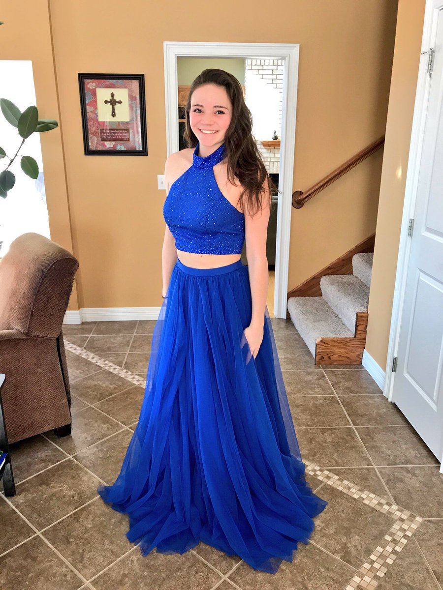 akwtumbles's tweet photo. Got my prom dress and I'm repping our colors!💛💙💛💙 #bhs2018seminar https://t.co/bVnOmkf2tn