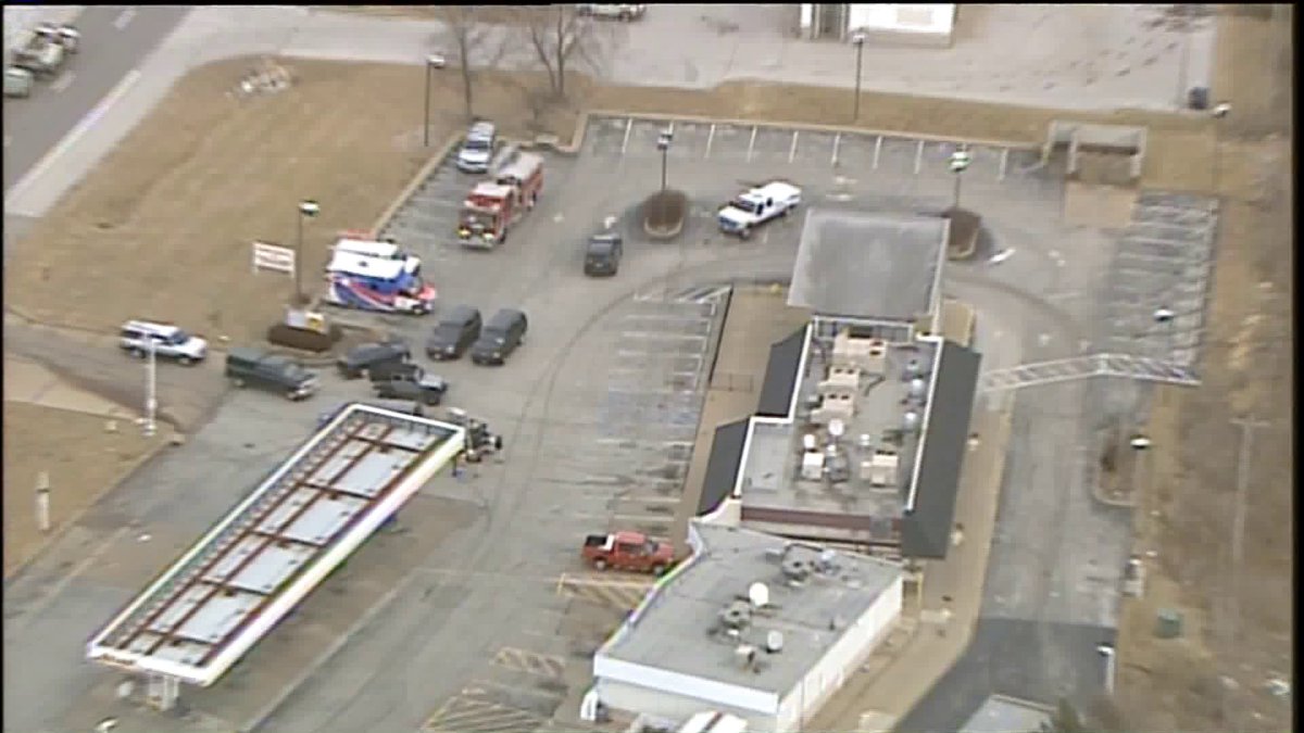FOX2now's tweet photo. Explosive device found in vehicle at Shell gas station in Weldon Spring, Mo.  https://t.co/SyOeeBnRFf https://t.co/kENeAUlXme