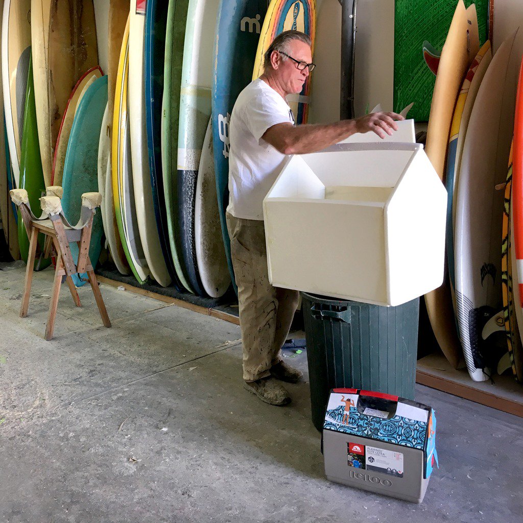 iglooproducts's tweet photo. Surfboard shaper and master craftsman Tom Baluster is helping us make a giant #andydavisdesigns Playmate cooler for our friends @thaliasurf. Shaping a giant playmate is probably a lot different than shaping a surfboard, but we think we are in good hands. https://t.co/vrQVMhUHm8
