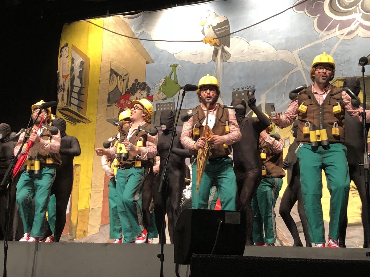 CarnavalenCOPE's tweet photo. Ya estan aquí las sombras!!!! Oleeee que arte esta chirigora @Vayabicho #semi1 #CarnavalRomano18 https://t.co/5zwMCoM0kf