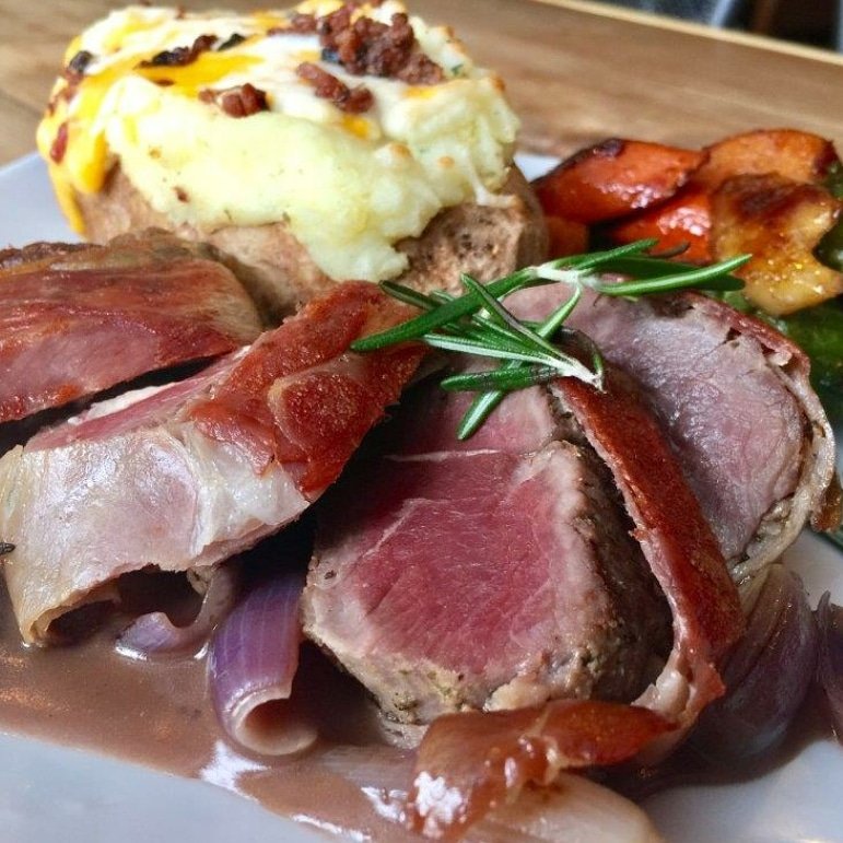 PotatoFactoryBG's tweet photo. Join us for Whiskylicious starting tomorrow until the 10th for 2 delicous @thecollingwoodbrewery whisky inspired dishes!

#downtowncollingwood #collingwood #potatofactory #thecollingwoodbrewery #whiskey #whiskylicious https://t.co/SZMH1sRhAA