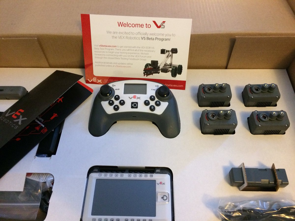 stlstubots's tweet image. @B_MrFranck our #VEXv5 beta test kit has arrived!