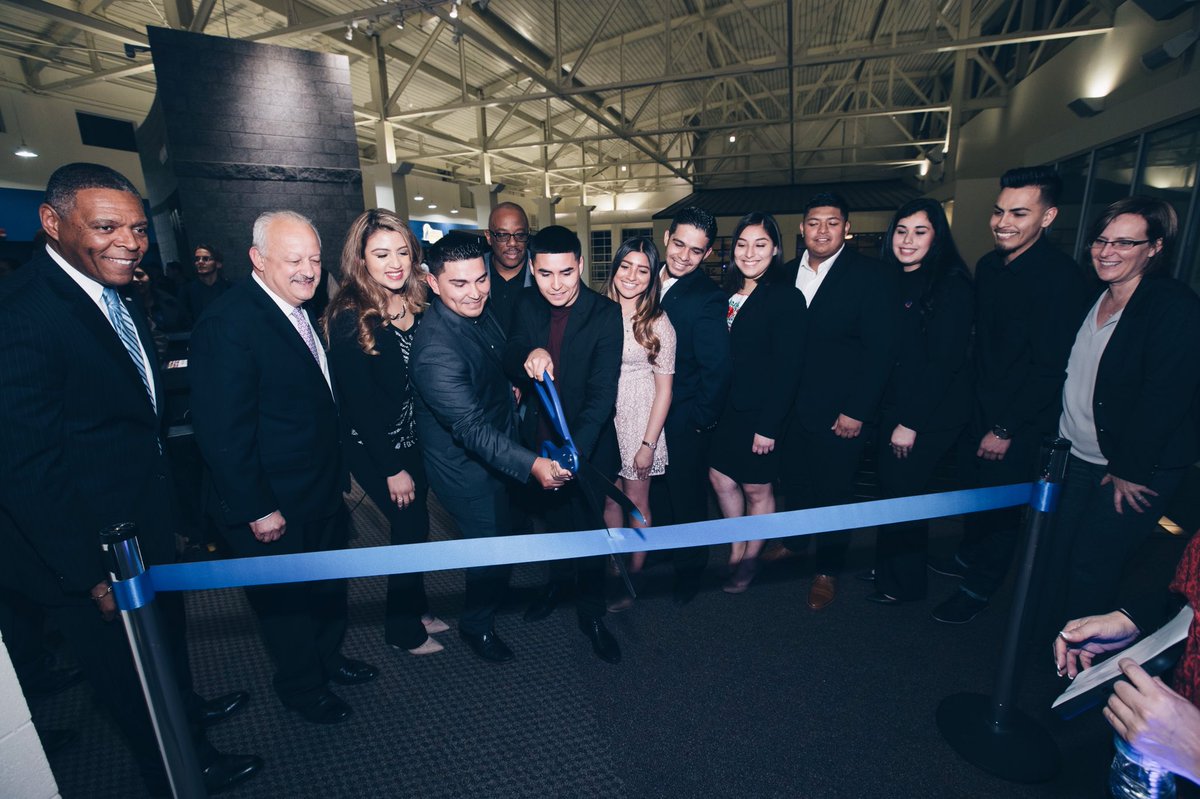 CSUSB_SMSU's tweet image. #TBT to when the LatinX center opened in the SMSU on February 2017 🌟 If you ever need a space to study or hang out with your friends visit any of centers in SMSU!  #csusbsmsu #smsu40