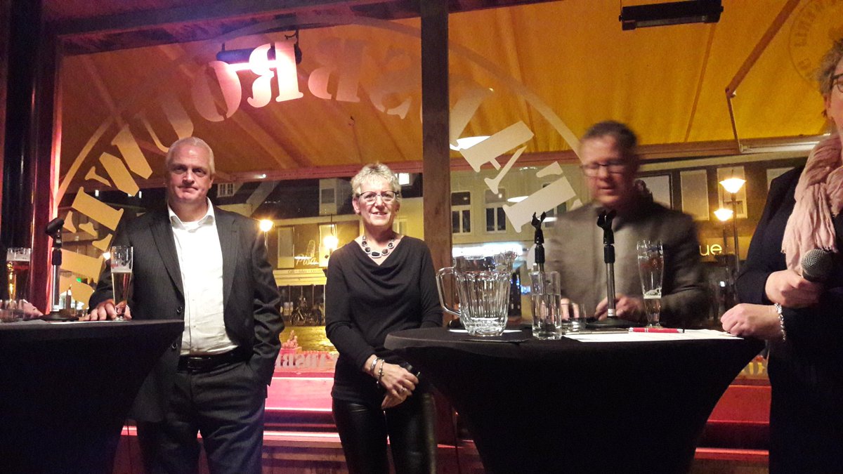 Politiek café
Drie wethouders van Lokaal belang geven antwoord op vele vragen die leven onder de burgers van Zevenaar