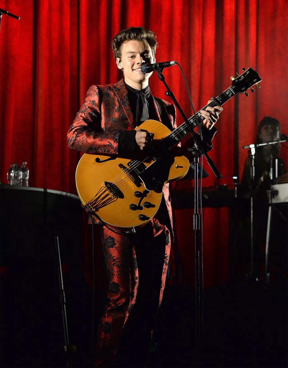 HSDailyFR's tweet image. ♡ Every year, you become more wonderful and greater. Every year, you make your mark in history a little more. We're so happy to be able to see a legend growing. ♡

#HappyBirthdayHarryStyles