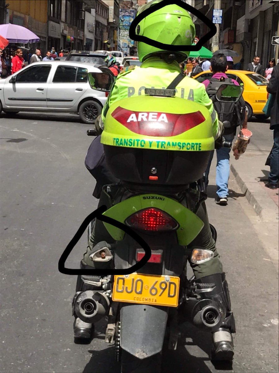 Danielg38668296's tweet photo. Menos mal la ley es igual para todo o no señor @EnriquePenalosa @PGN_COL @TransitoPolicia @personeriabta por eso estoy con #MiMotoMueveABogota https://t.co/XXQrlSWv4M